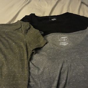 3 Tshirts Green, gray and black